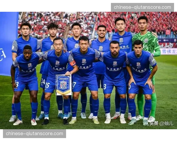 申花头重脚轻隐患凸显,中场如散沙致防线频繁直面对手 申花头重脚轻隐患凸显,中场如散沙致防线频繁直面对手